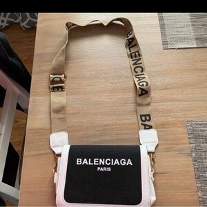 Black/White crossbody